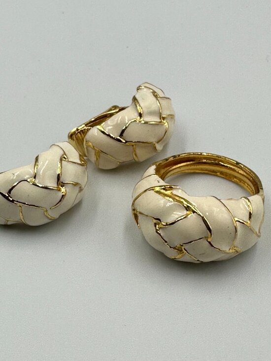 Vintage Kenneth Jay Lane Jewelry Set Gold Tone Cream Ring Clip-On Earrings - Picture 6 of 16